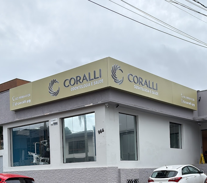 Foto 2 de Coralli Odontologia e Saúde | Ponta Grossa | Implantes dentários | Alinhadores invisíveis | Facetas