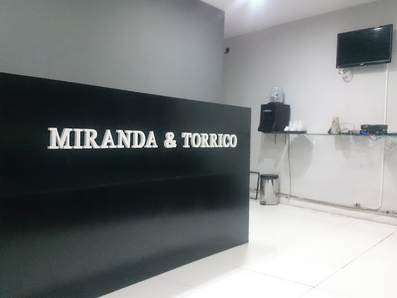 Foto 6 de Costa Lima Odontologia | Dentista especialista em implante dentário em Madureira