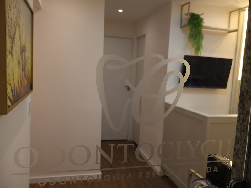 Foto 2 de Cristiana Maciel - Dentista Setúbal / Boa Viagem - Aparelho de Porcelana, Safira, Autoligado, Invisalign.