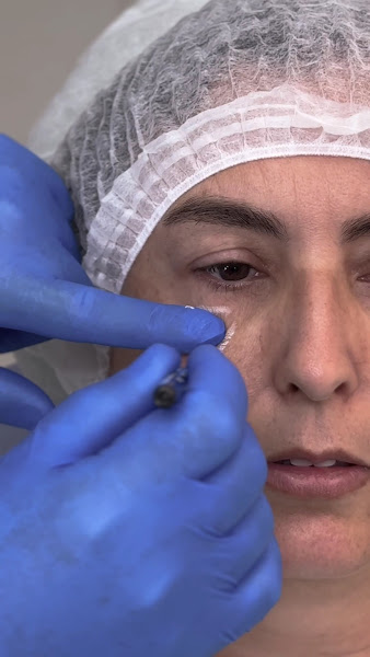 Foto 3 de Cristiano Wulff Odontologia - Invisalign Doctor - Harmonização Orofacial - Lentes de Contato Dental - Implantes