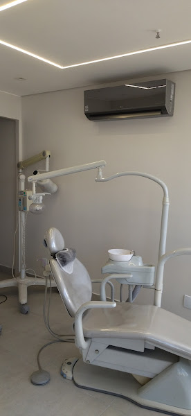 Foto 2 de CRMC Odontologia Medicina Orofacial Harmonização Oral e Facial