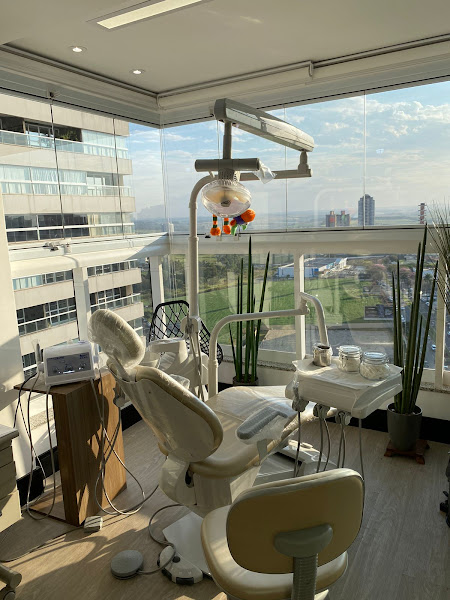 Foto 2 de Crol Odontologia by Dra. Rosemary Carneiro | Ortodontia I Implante Dentário I Estética