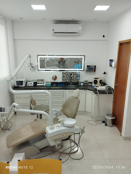 Foto 3 de Cuidando do Seu Sorriso - Dr. Ademir Costa