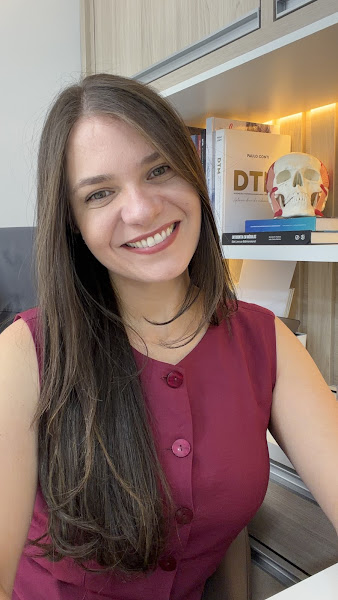 Foto 2 de Daniele Mota Oliveira - Bruxismo, DTM e Dor Orofacial | Barbacena