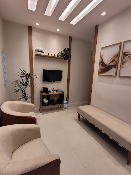 Foto 3 de Déborah Barrocas - Tratamento de canal com microscópio - Tijuca e Ipanema