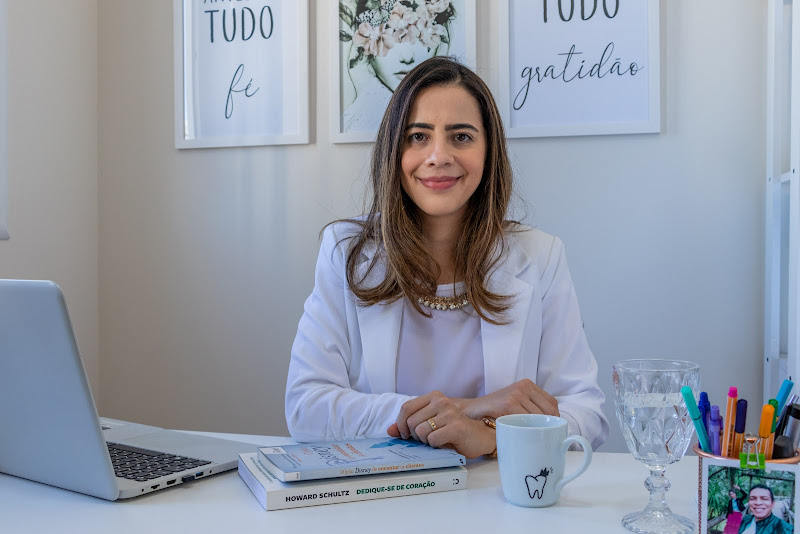 Foto 3 de Denise Furtado l extração de sisos - implantes e enxertos - gengivectomia