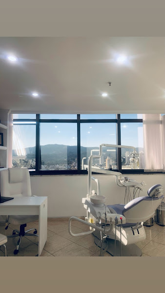 Foto 2 de Dentista 24 horas Mogi das Cruzes - Dra. Nathália Figueiredo M. Morais