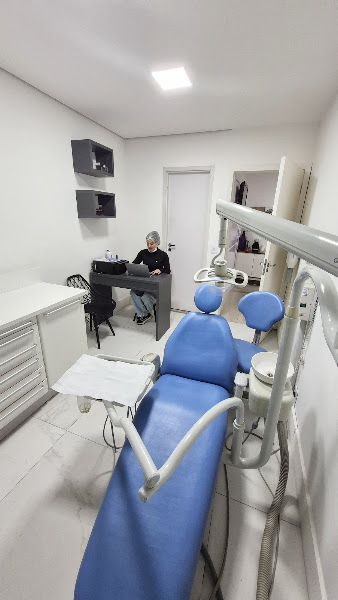 Foto 3 de Dentista 24h - Mogi das Cruzes - Dra. Francielle Decavatá