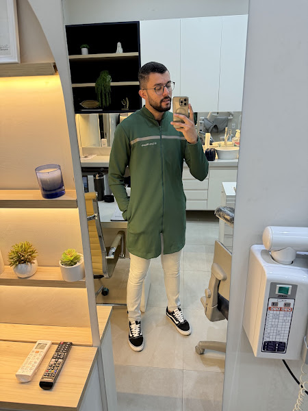 Foto 2 de Dentista 24Horas - Dr Lucas Eduardo - Tratamento de Canal - Limpeza - Clareamento - Extração.