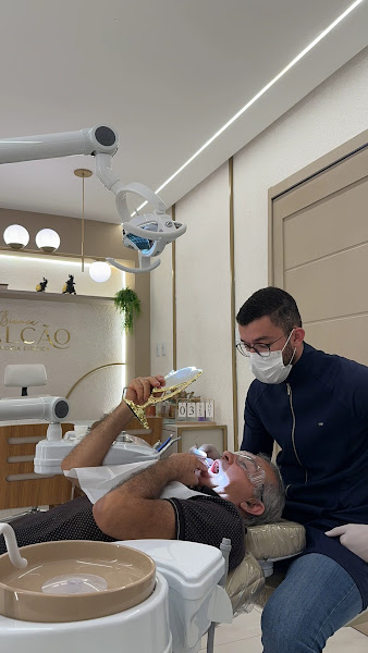 Foto 3 de Dentista 24Horas - Dr Lucas Eduardo - Tratamento de Canal - Limpeza - Clareamento - Extração.