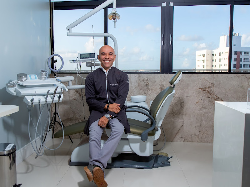 Foto 11 de Dentista 24Horas - Dr Lucas Eduardo - Tratamento de Canal - Limpeza - Clareamento - Extração.