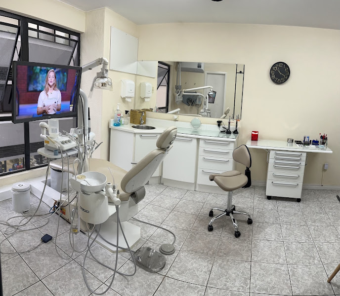 Foto 2 de DENTISTA 24HS/ Clínica odontológica/ Urgência odontológica/ dentista Florianópolis/ consultório odontológico.