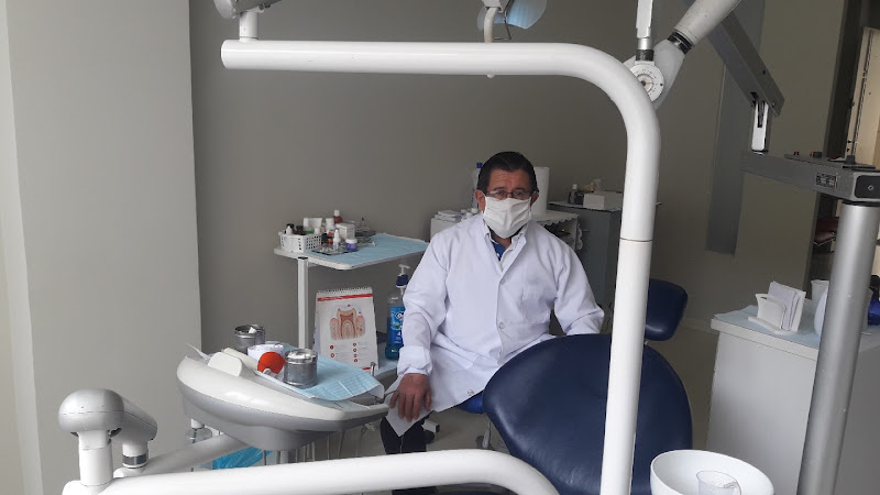 Foto 2 de Dentista aparelhos, cirurgia dente siso, implantes dentario, proteses protocolo dentária, canal.