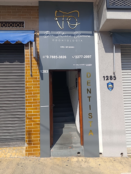 Foto de Dentista Bragança Paulista Dra Tatiane Oliveira Especialista em Periodontia