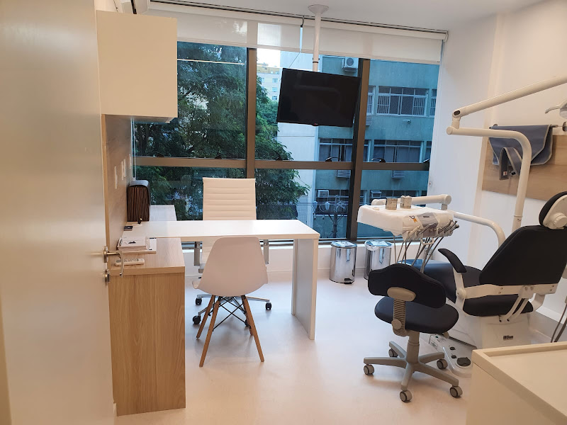 Foto 2 de Dentista Breno Pedrosa | Implante em Niterói