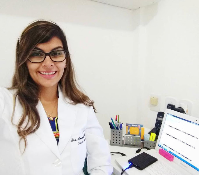 Foto 2 de Dentista Clareamento Salvador - Dra. Amanda Santos
