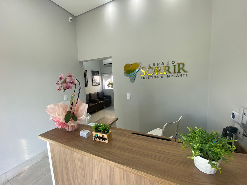 Foto 3 de Dentista - Clínica Odontológica Espaço Sorrir em Araçatuba/SP - Implantes Dentários e Próteses