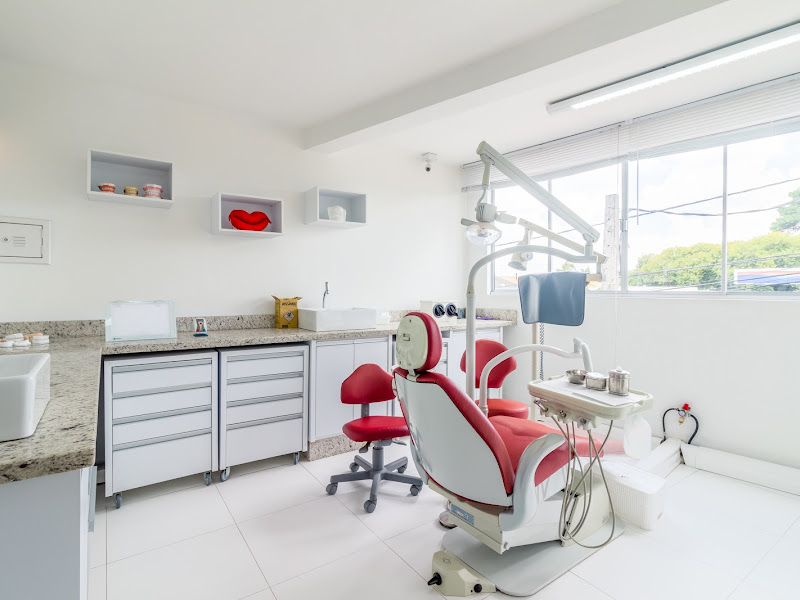 Foto 3 de Dentista Curitiba Xaxim - Dra. Jessica Rivera