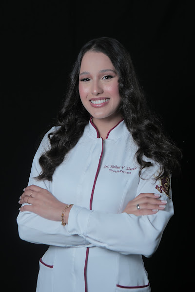 Foto 2 de Dentista Divinópolis - Dra. Melina Almeida