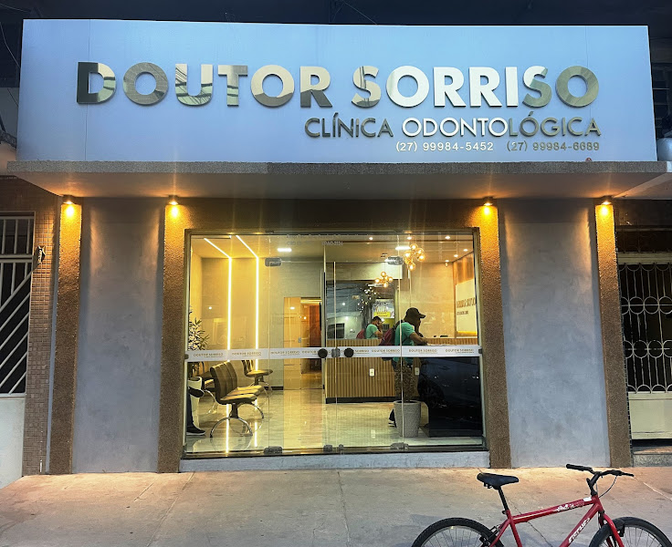 Foto 2 de DENTISTA DOUTOR SORRISO O MELHOR IMPLANTE DENTÁRIO