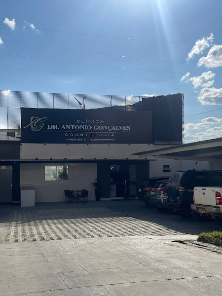 Foto 2 de Dentista Dr. Antonio Gonçalves em Vitória da Conquista | Prótese Protocolo | Clareamento | Facetas