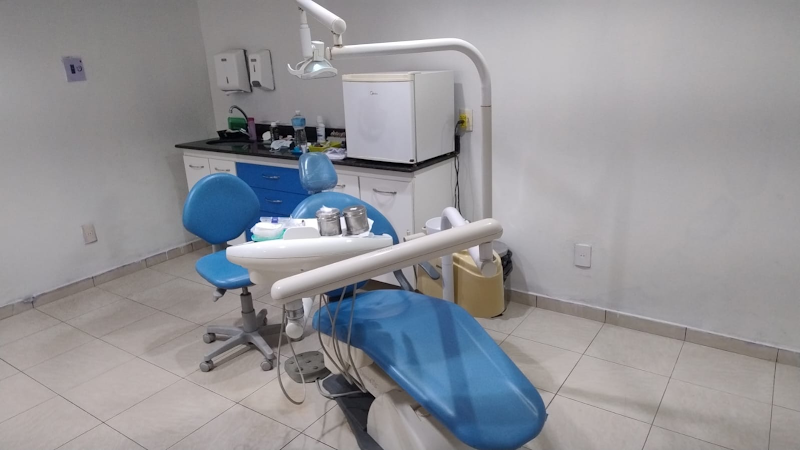 Foto 2 de Dentista Dr Emerson Marçal