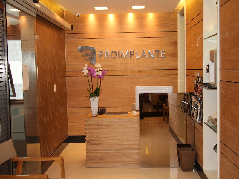 Foto 8 de Dentista Dr Fausto Queiroz I Implante Dentário em Salvador