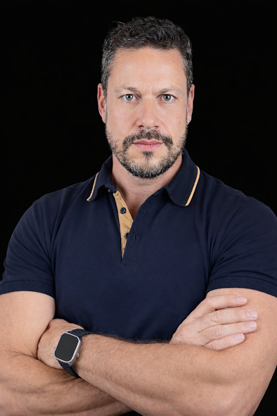 Foto 2 de Dentista Dr. Fernando Brasil | Odontologia de Alto Impacto| Lentes de Contato Dental | Implantes Dentários