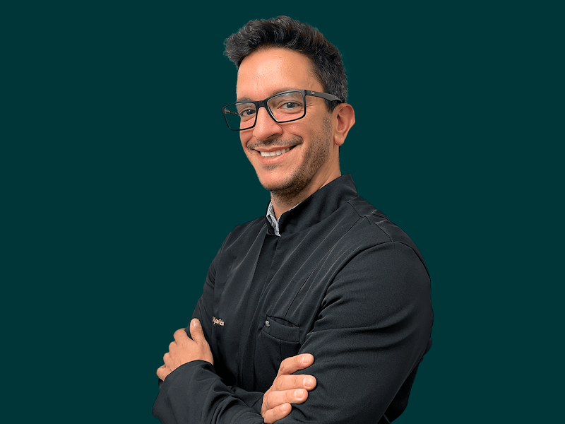 Foto de Dentista Dr. Gustavo Vieira - Especialista em Prótese Dentária em São Paulo - Oral Sin Implantes