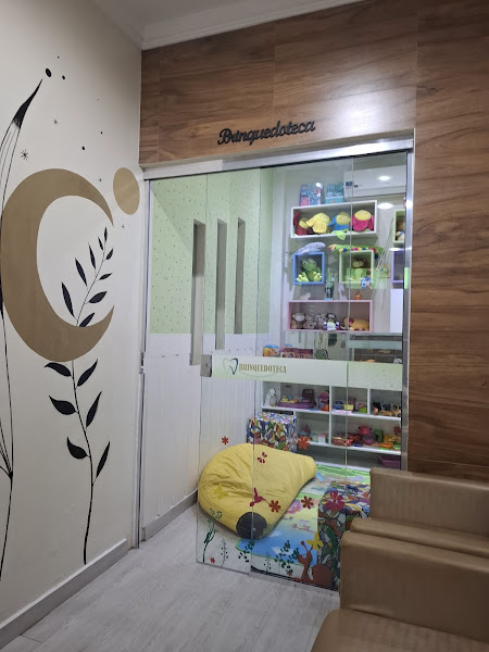 Foto 2 de Dentista - Dr. Horyana F. Picanço Cirurgiã