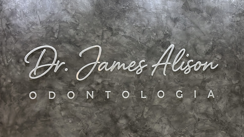 Foto 2 de Dentista - Dr. James Alison