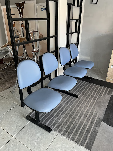 Foto 3 de Dentista - Dr. James Alison