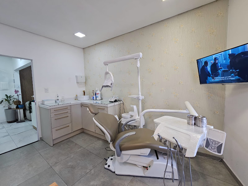 Foto 5 de Dentista Dr. Roberto Fachini Dra Thaizi Fachini