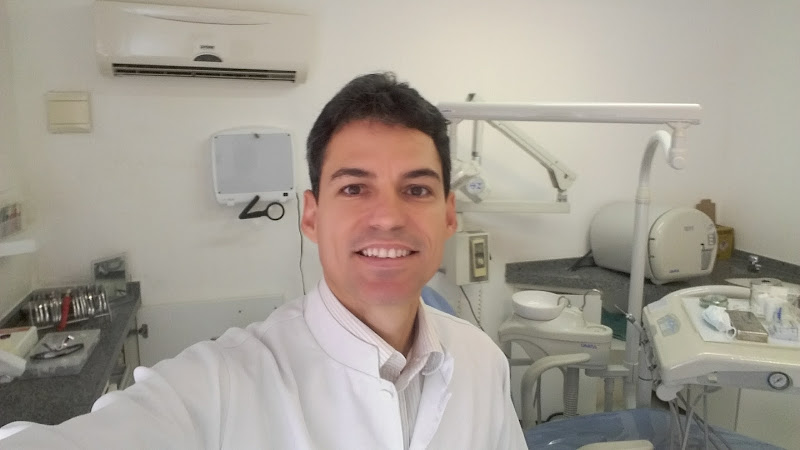 Foto 3 de Dentista Dr. Wladimir Roger \ Ortodontia \ Protese \ Implante \ Odontologia Estetica