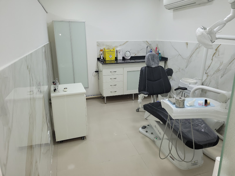 Foto 2 de Dentista Dra. Fernanda Montenegro - Odontologia | Implante Dentário | Acupuntura