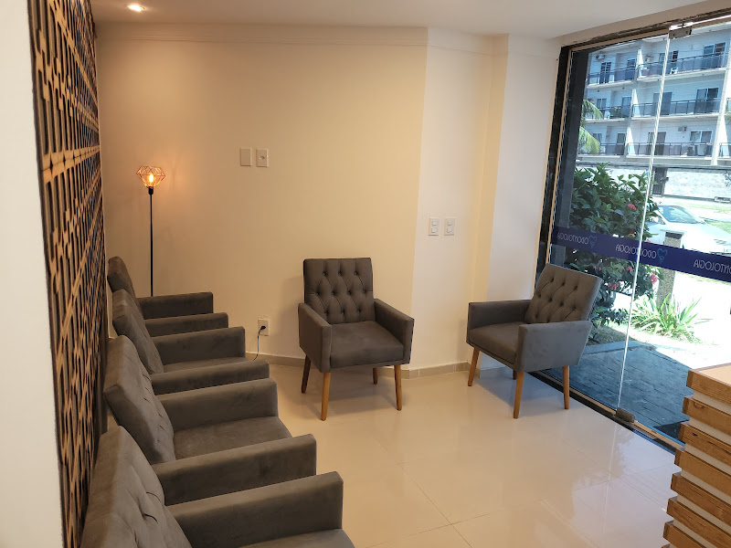 Foto 3 de Dentista Dra. Fernanda Montenegro - Odontologia | Implante Dentário | Acupuntura