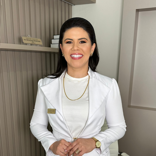Foto 2 de Dentista Dra.Márcia Souza | Prótese | Implante dentário