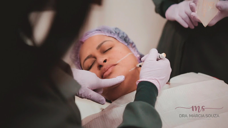 Foto 3 de Dentista Dra.Márcia Souza | Prótese | Implante dentário