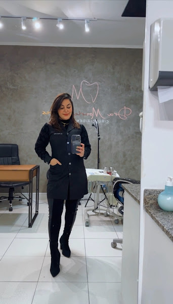 Foto 2 de Dentista - Dra. Mouriel Alves De Oliveira - Implantodontista