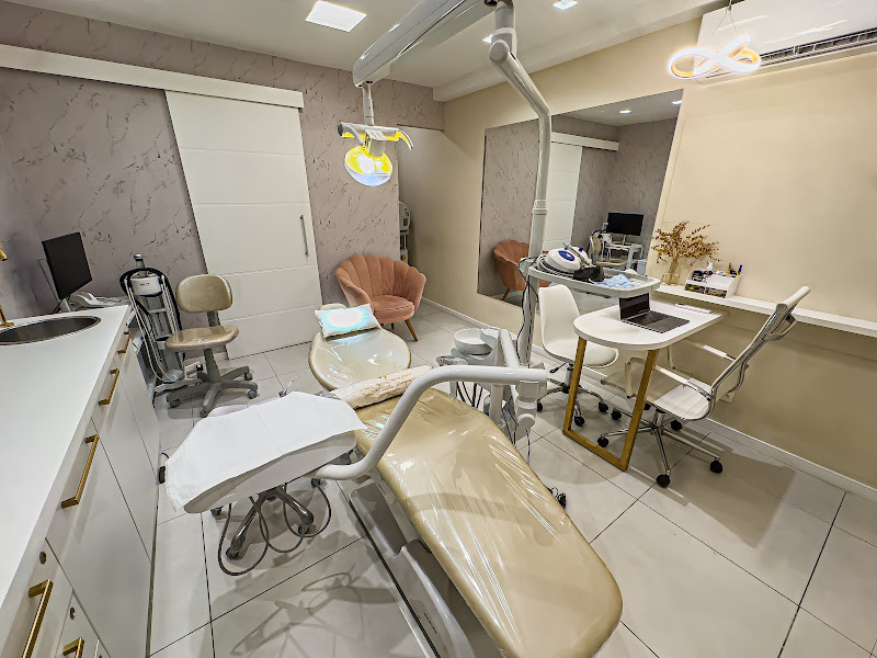 Foto 2 de Dentista Dra. Samantha Rodrigues | Especialista em Implantes e Próteses Dentárias Clínica de Referência