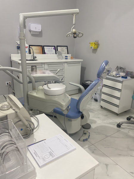 Foto 2 de Dentista - Dra. Sandra Almeida - ortodontia especializada - clínica geral - implantes