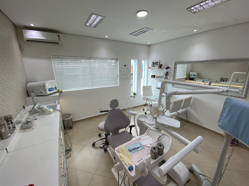 Foto 2 de Dentista - Dra. Vanessa Lage de Almeida