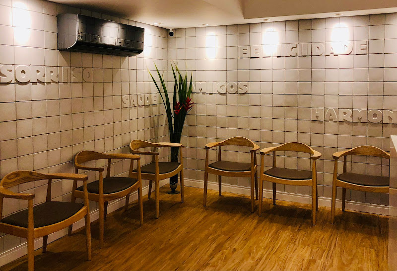 Foto 3 de Dentista Dra Vera Lúcia Luz | Implante Dental | Periodontia | Limpeza Dental | Brasília - DF