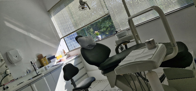 Foto 2 de DENTISTA EM ARUJA E ITAQUAQUECETUBA DRA ELIANE HARUMI ITO