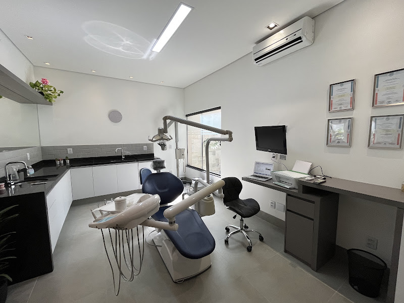 Foto 2 de Dentista em Bauru 24h - Dra Mirela Barros