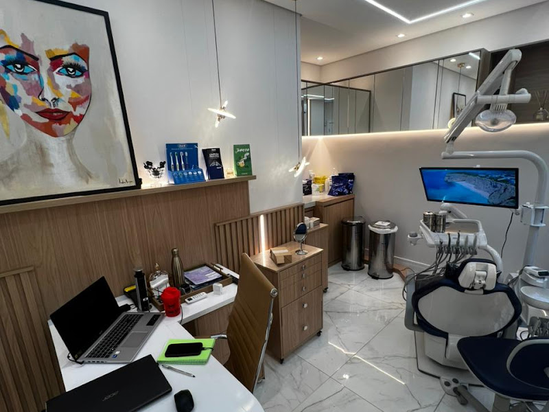 Foto 10 de Dentista em Bauru ; Dra. Fernanda Azuma Ortodontista