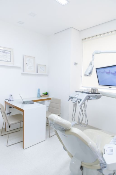 Foto 2 de Dentista em Bela Vista | Facetas, Implantes e Invisalign – Moliah Odontologia