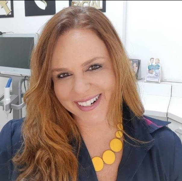 Foto 2 de Dentista em Caxias - Dra. Karina França - Ortodontia e Harmonização Facial
