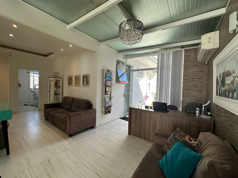 Foto 3 de Dentista em Florianópolis - Dra Michelini Cherem | Implantes - Próteses | Harmonização Facial - Ortodontia- Lentes de Contato