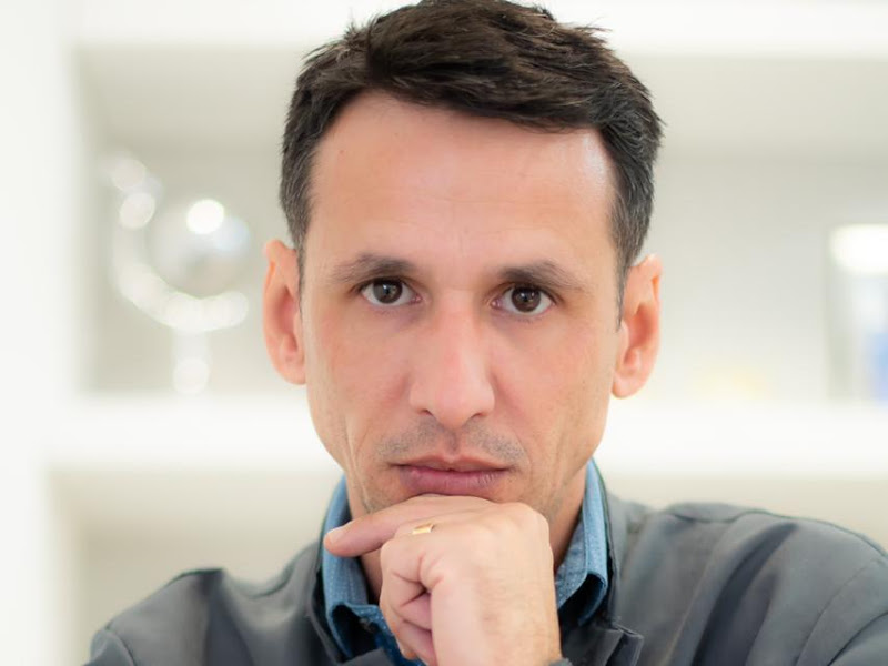 Foto de Dentista em Icaraí - Niterói | Canal, Clareamento e Implante | Dr. Régis Villa